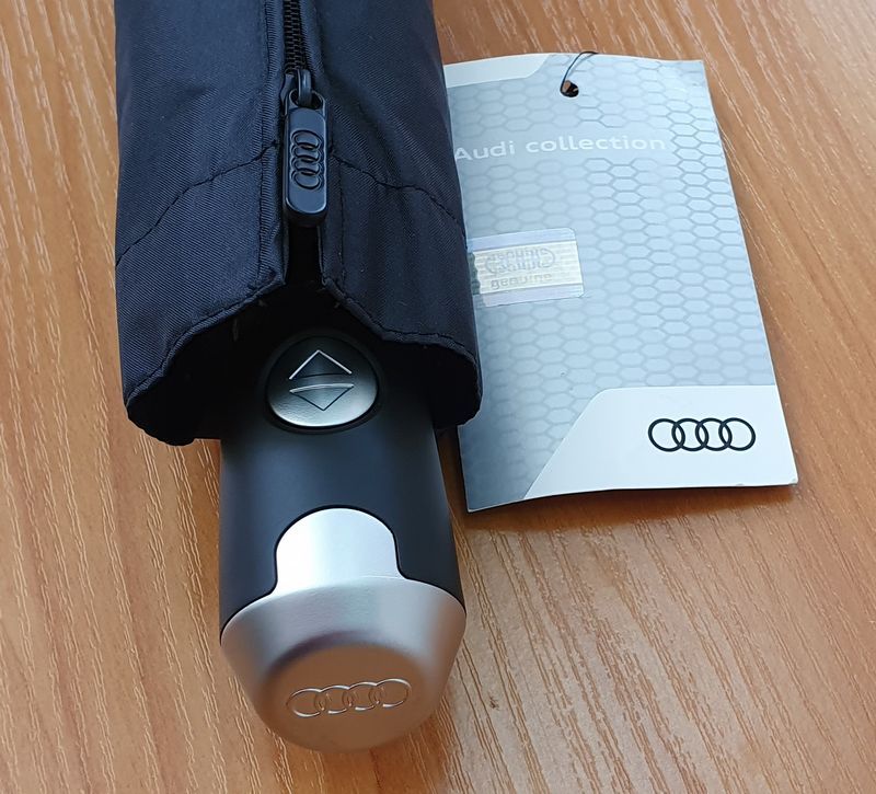 Брендированный язычок молнии