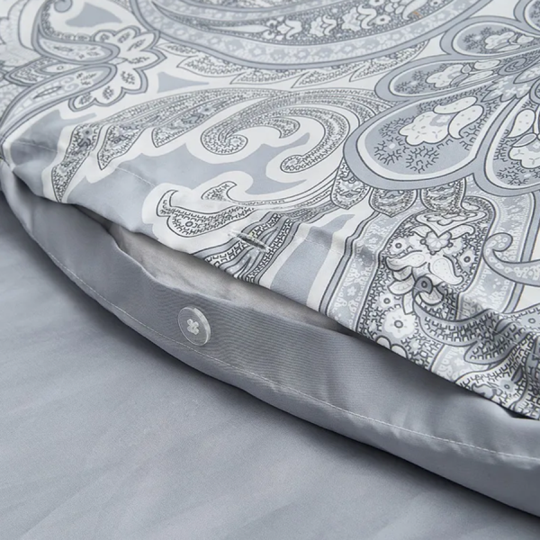 Пододеяльник 1,5-сп., наволочка с ушками ПЕРСЕЯ (ИКЕА ПЕРСИЯ) 150x200/50x70, серый/восточный принт, сатин, лиоцелл KL-77738948. Интернет магазин Гранд Багаж 
