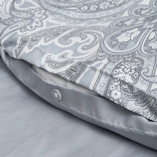 Пододеяльник 2-сп., 2 наволочки с ушками ПЕРСЕЯ (ИКЕА ПЕРСИЯ) 200x200/50x70, серый/восточный принт, сатин, лиоцелл KL-77738930. Интернет магазин Гранд Багаж  Пододеяльник 2-сп., 2 наволочки с ушками ПЕРСЕЯ (ИКЕА ПЕРСИЯ) 200x200/50x70, серый/восточный принт, сатин, лиоцелл KL-77738930. Интернет магазин Гранд Багаж