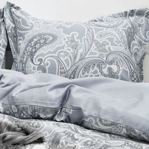 Пододеяльник 1,5-сп., наволочка с ушками ПЕРСЕЯ (ИКЕА ПЕРСИЯ) 150x200/50x70, серый/восточный принт, сатин, лиоцелл KL-77738948. Интернет магазин Гранд Багаж 
